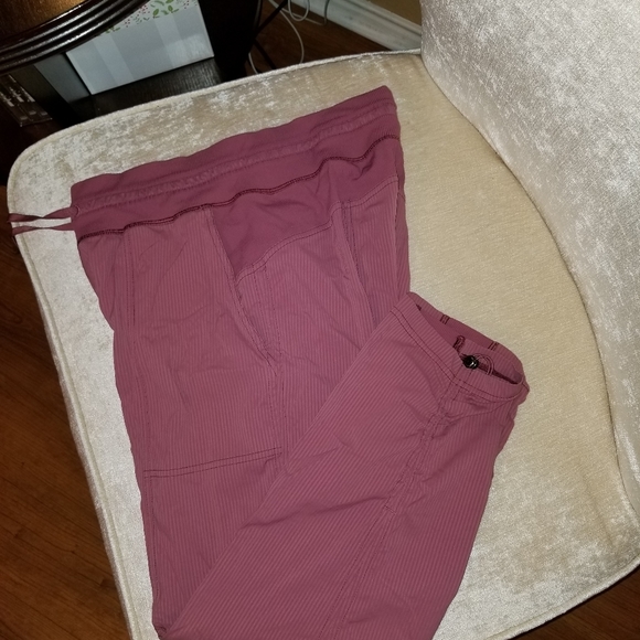 Lululemon athletica studio pants size 4 - Picture 6 of 7